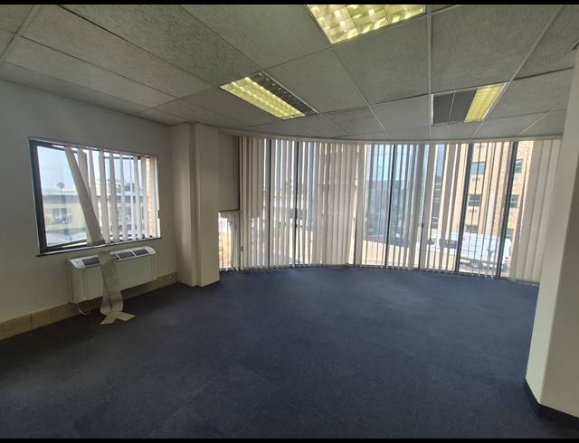 135M² OFFICE TO LET IN BRUMA